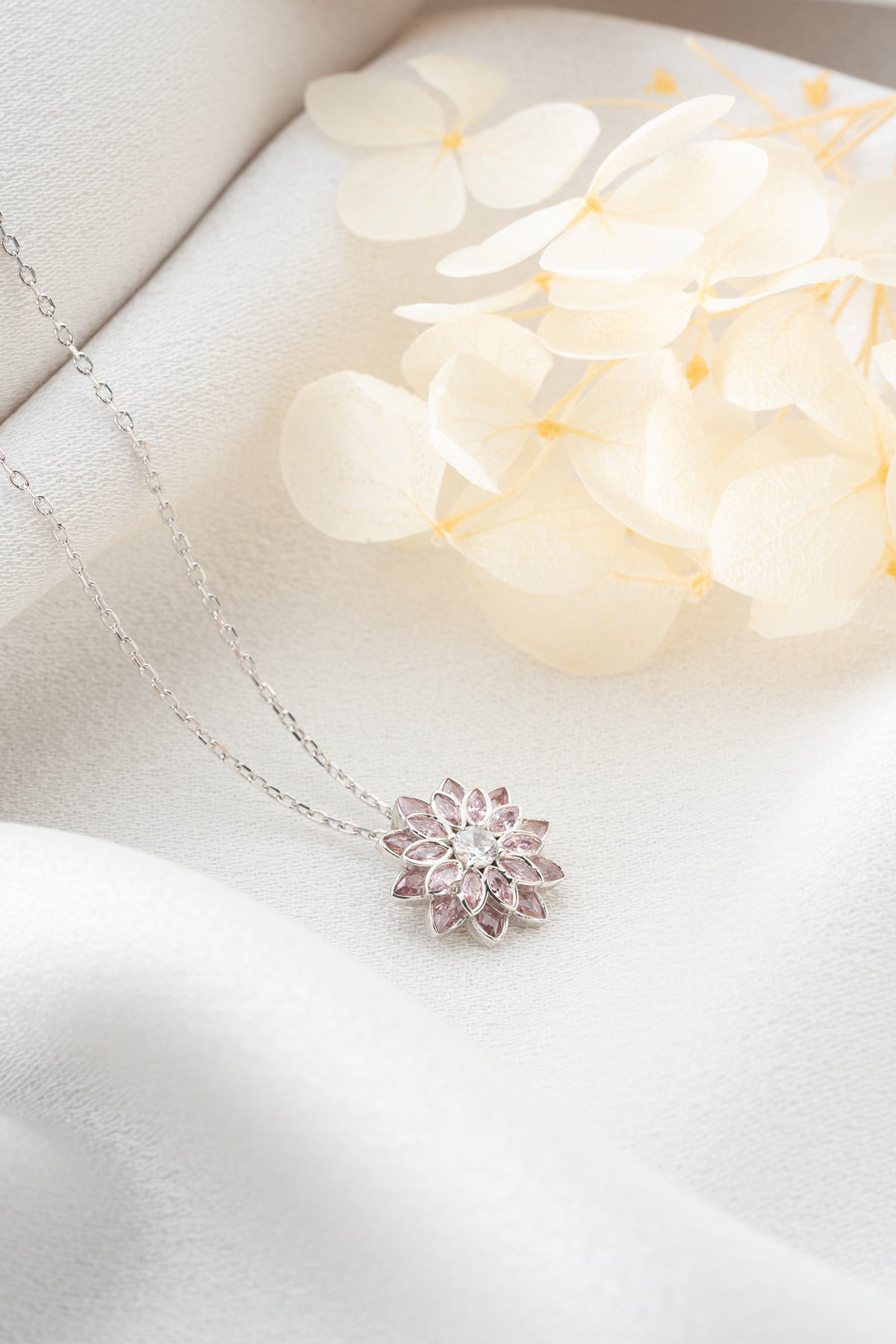 925 Ayar Gümü Pembe Taşlı Lotus Kolye