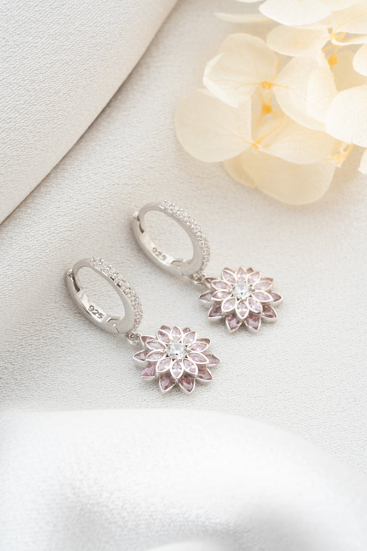 925 Ayar Gümü Pembe Taşlı Lotus Küpe