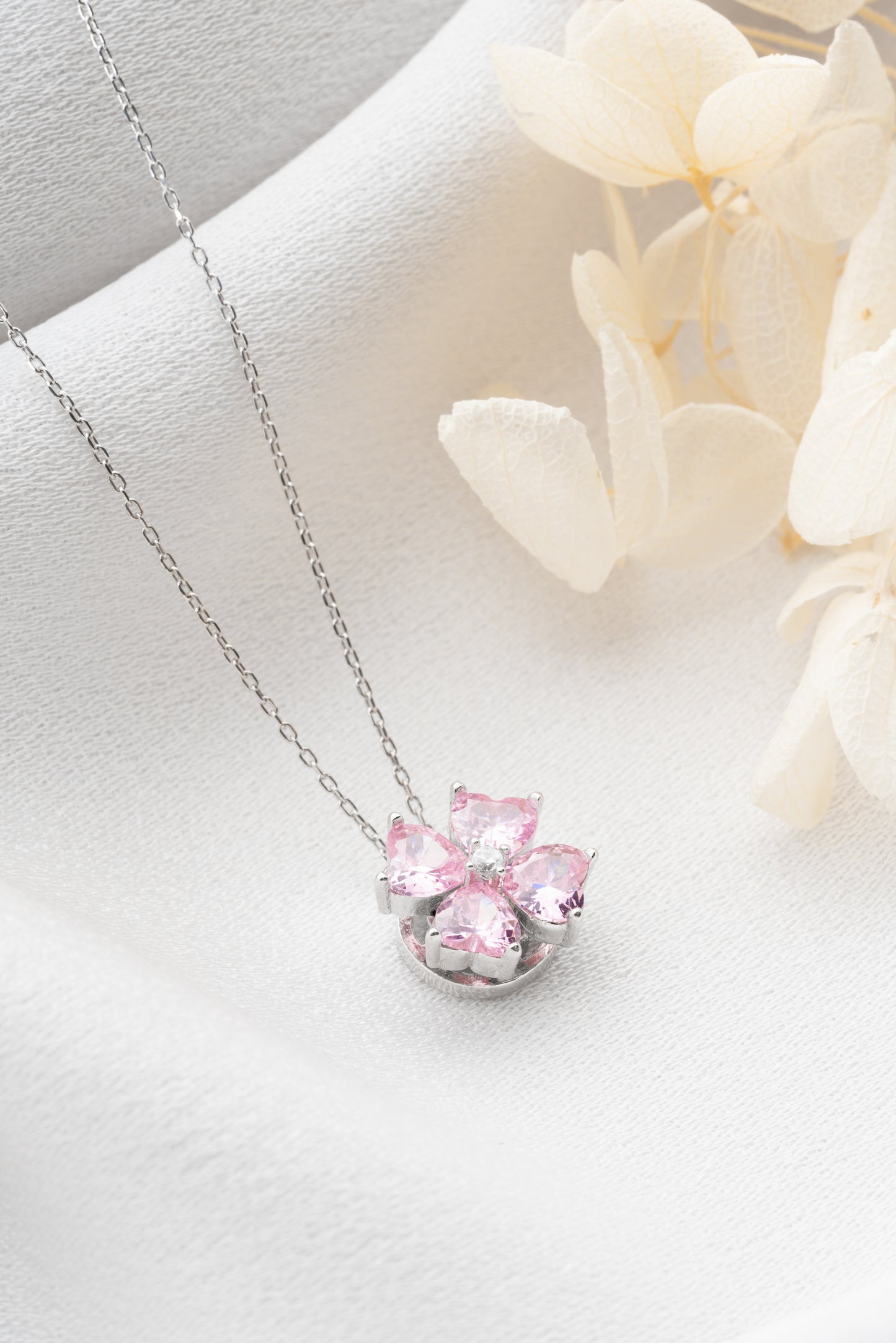 924 Ayar Gümüş Pembe Zirkon Kalp Taşlı Yonca Kolye