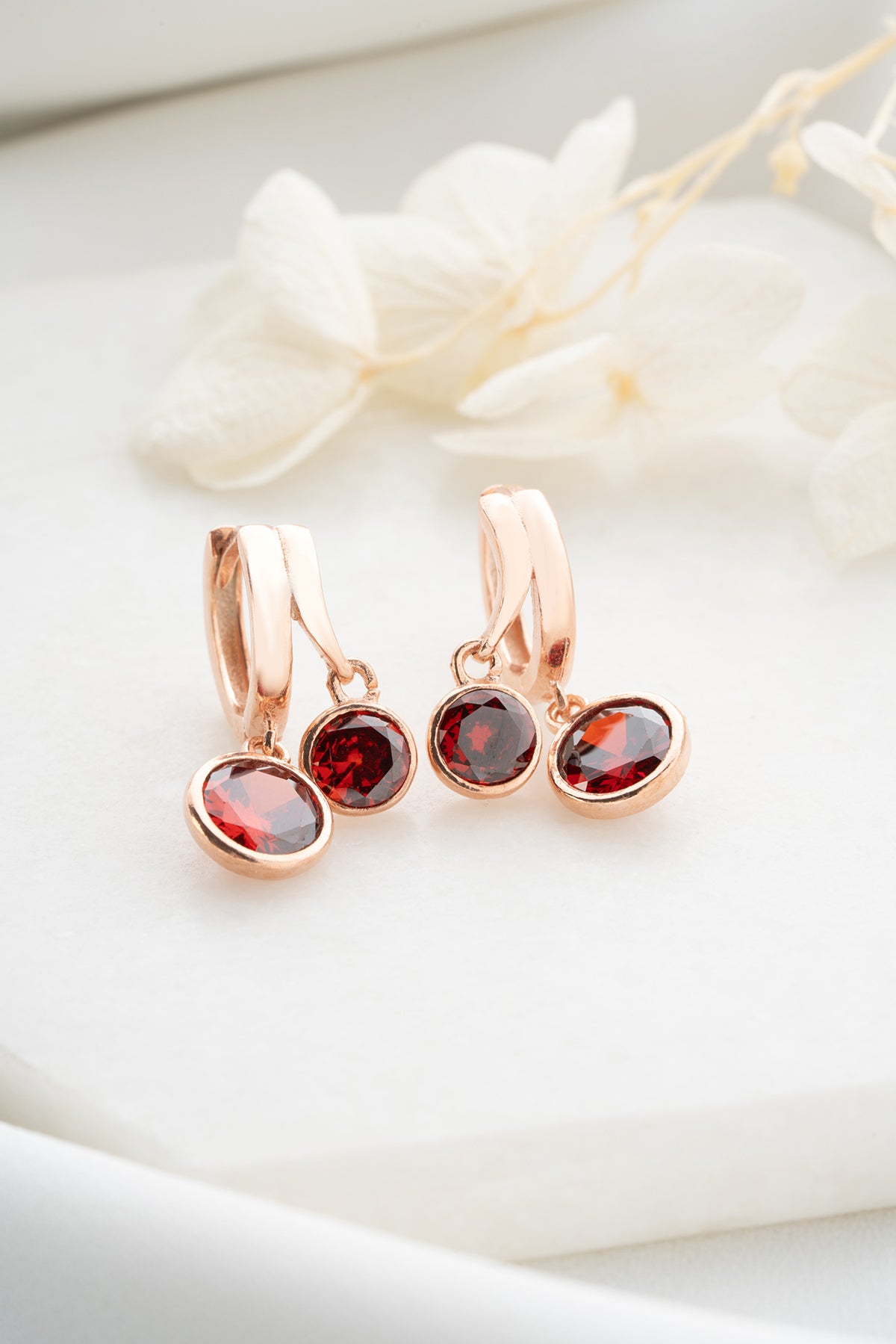 925 Ayar Gümüş Garnet Taşlı Sallantılı Küpe