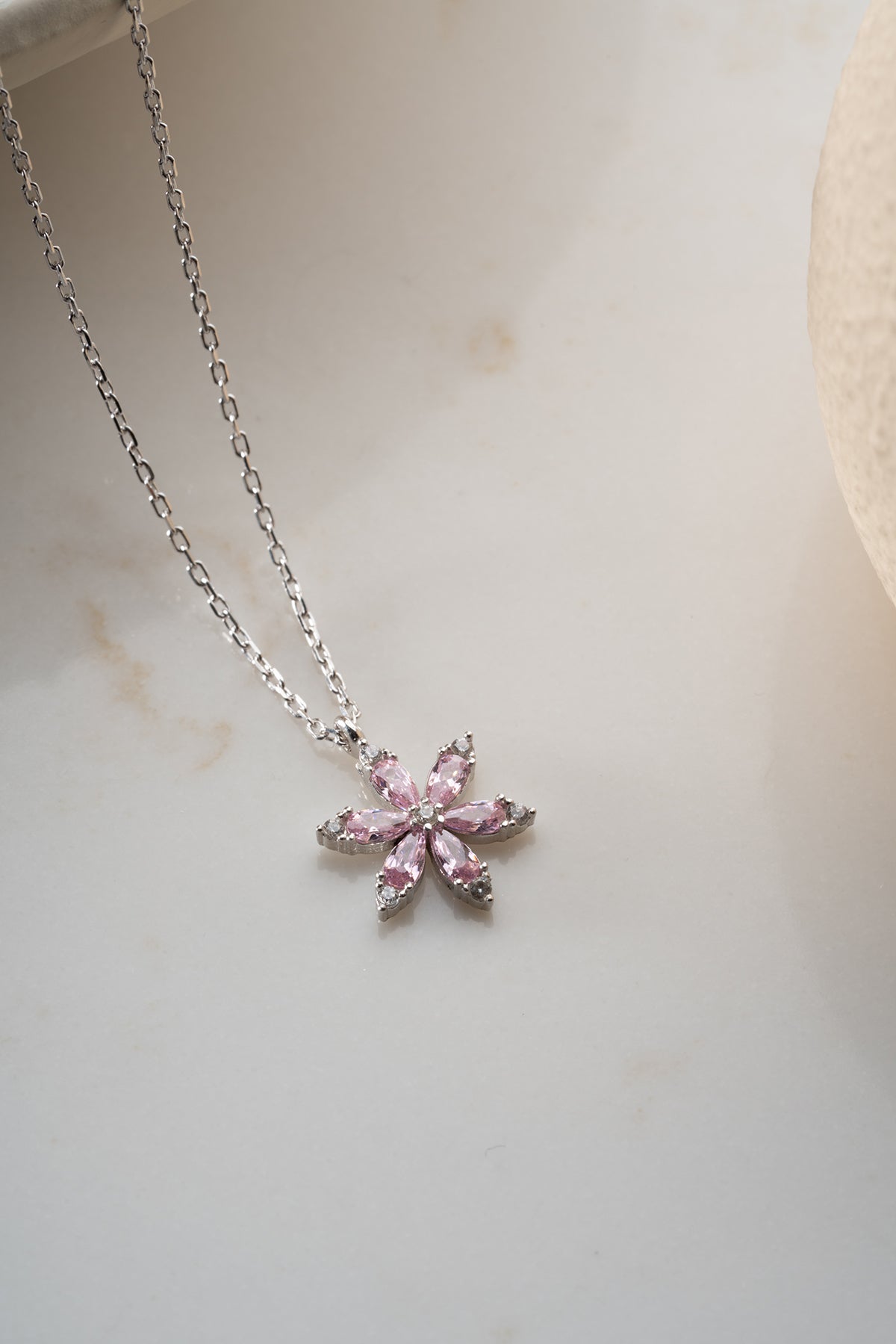 925 Ayar Gümüş Pembe Taşlı Lotus Çiçeği Kolye
