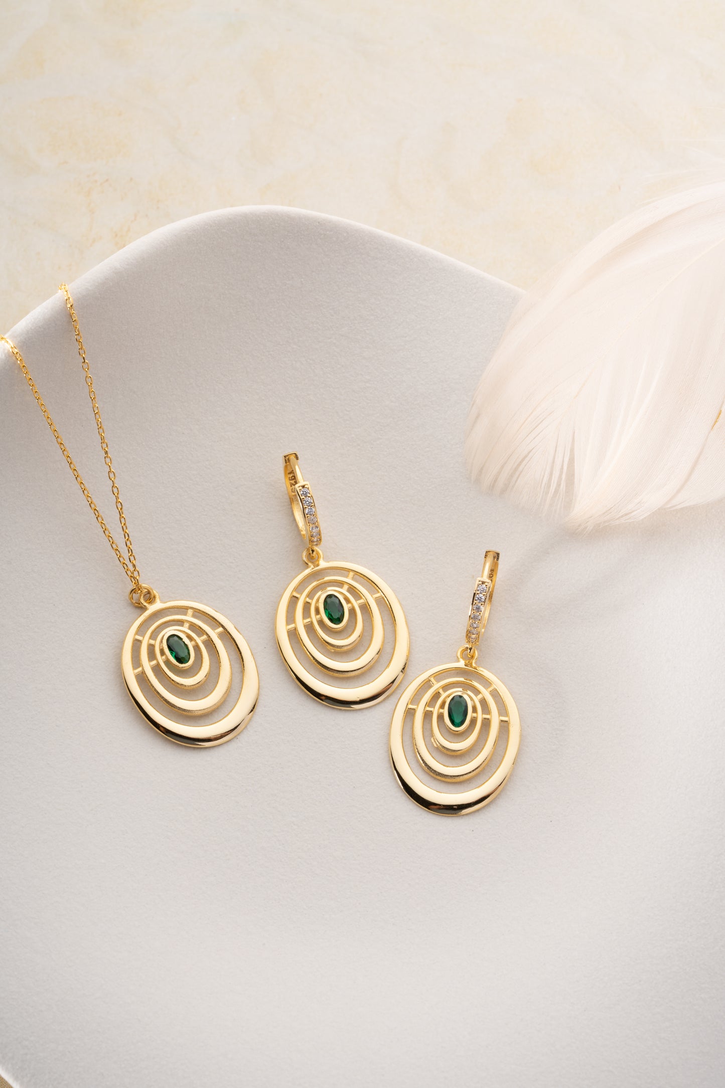 925 Ayar Gümüş Zümrüt Taşlı Sıralı Oval Set