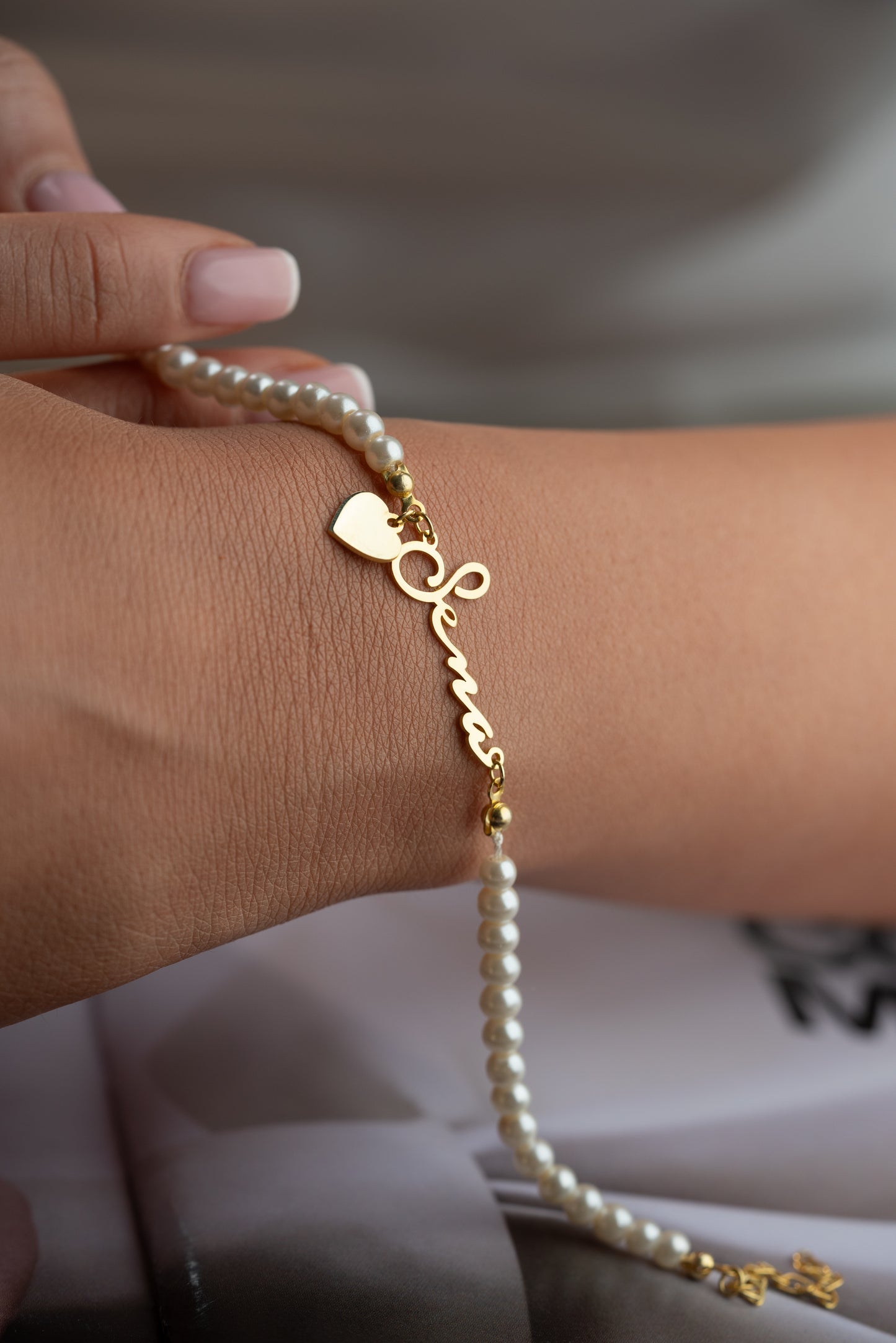 925 Ayar Gümüş Kişiye Özel İsim Yazılı Kalp Sallantı İnci Bileklik