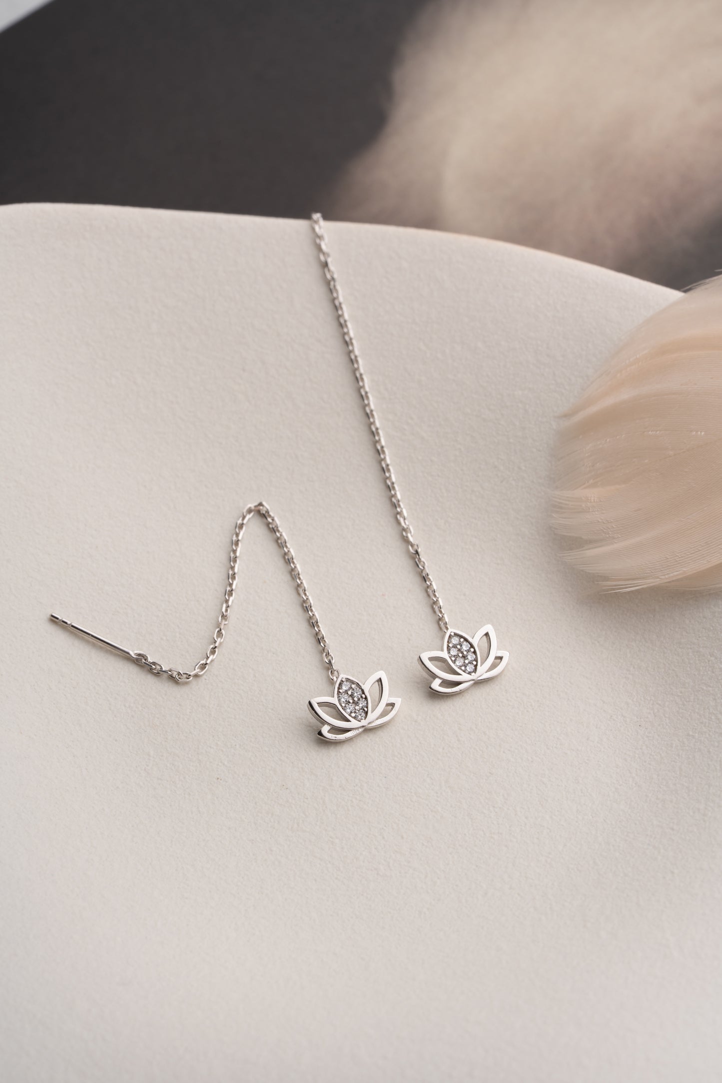 925 Ayar Gümüş Çivili Lotus Çiçeği Sallantı Küpe