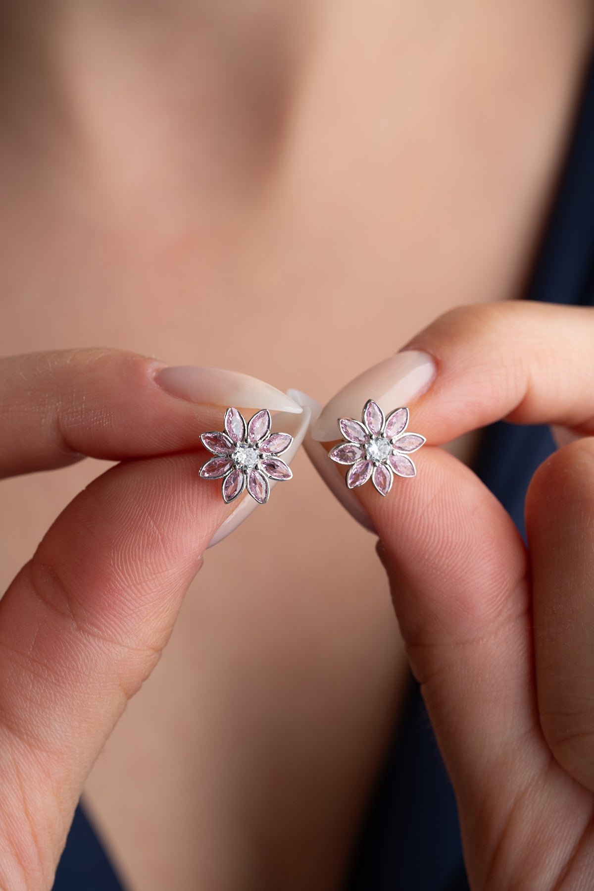 925 Ayar Gümüş Pembe  Taşlı Çiçek Küpe