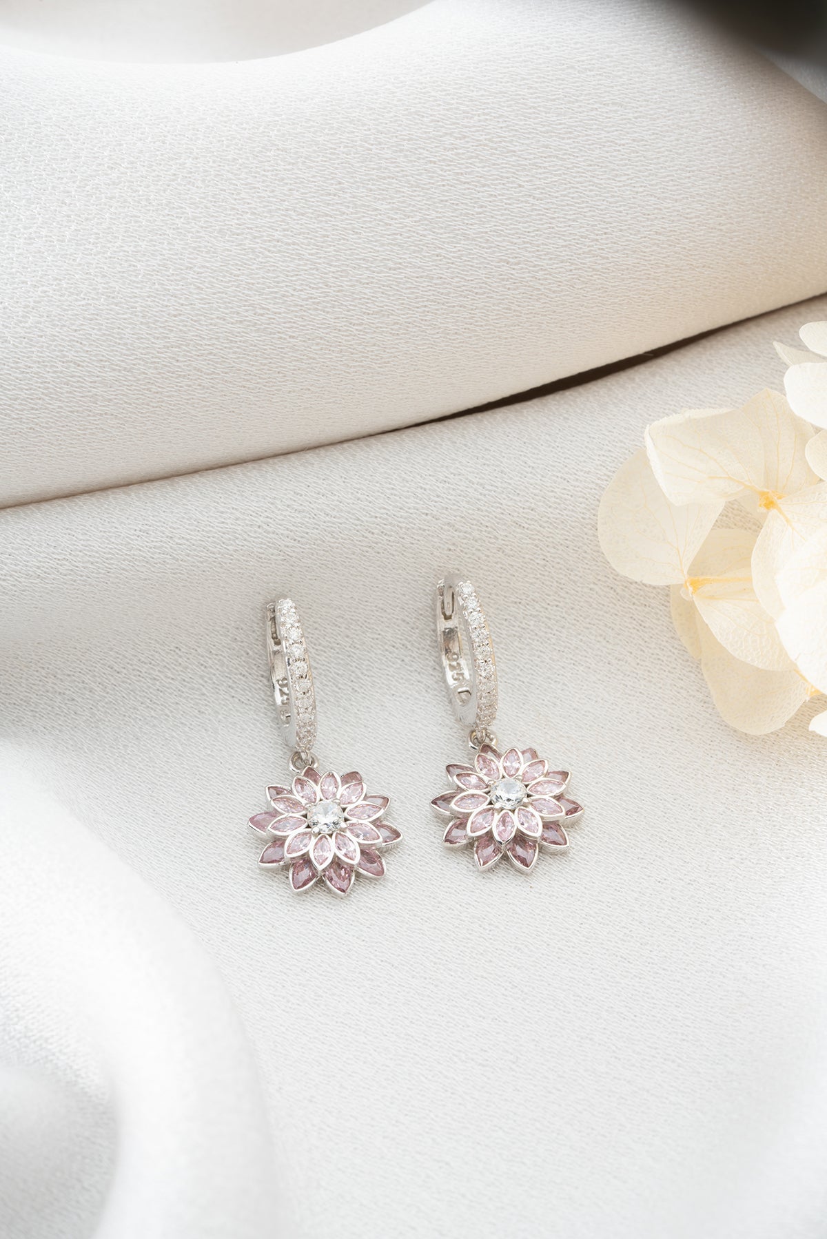 925 Ayar Gümü Pembe Taşlı Lotus Küpe