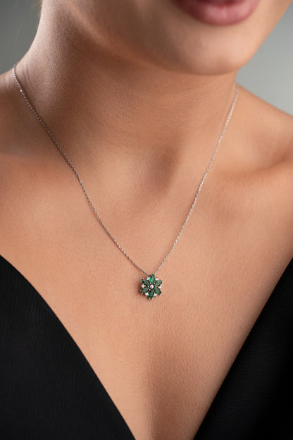 925 Ayar Gümüş Zümrüt Taşlı Lotus Kolye