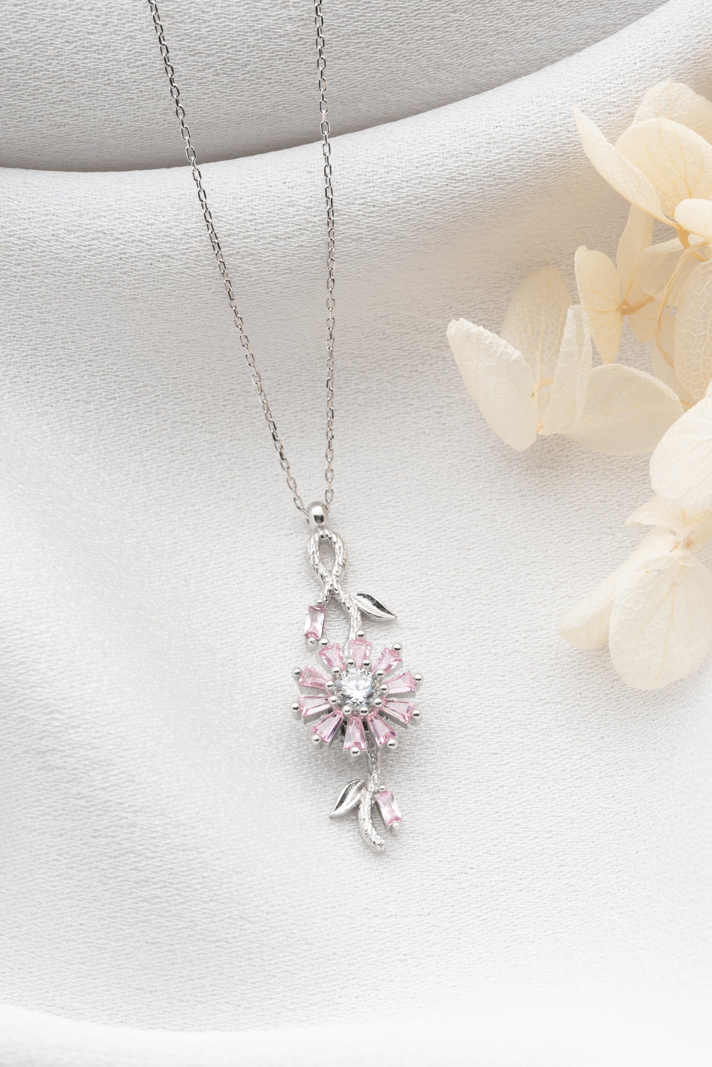 925 Ayar Gümüş Pembe Zirkon Taşlı Çiçek Kolye