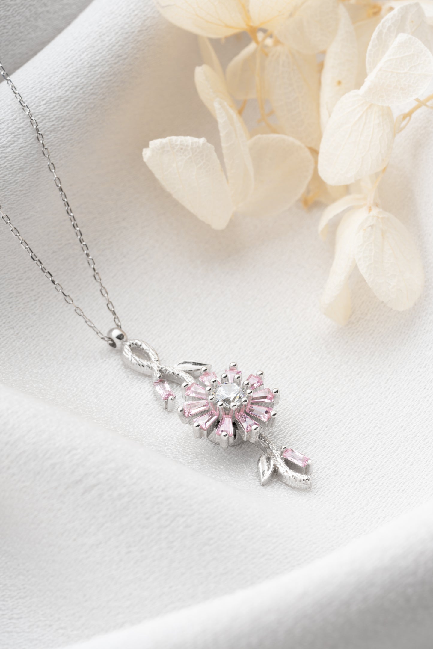 925 Ayar Gümüş Pembe Zirkon Taşlı Çiçek Kolye