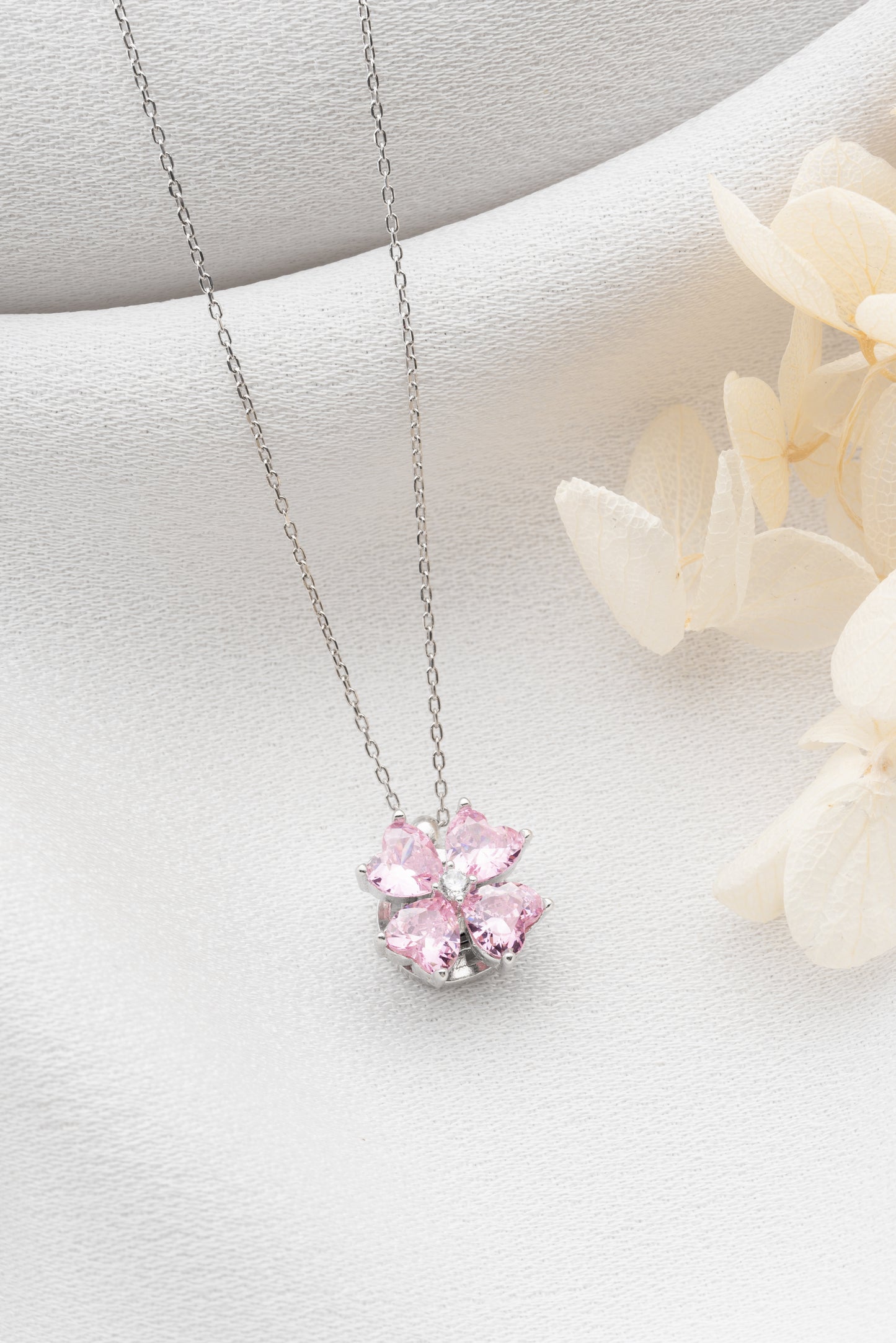 924 Ayar Gümüş Pembe Zirkon Kalp Taşlı Yonca Kolye