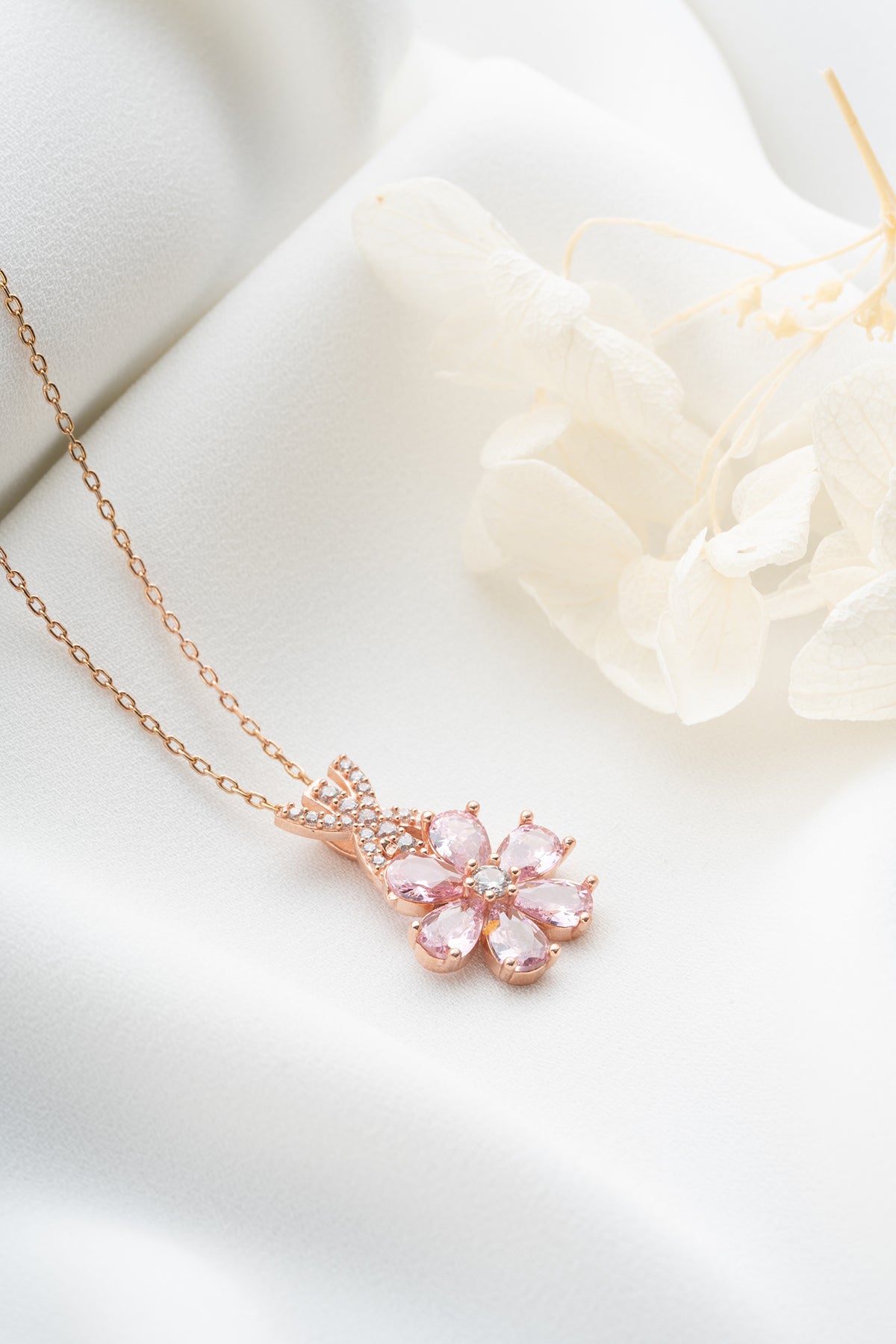 925 Ayar Gümüş Pembe Lotus Çiçeği Kolye