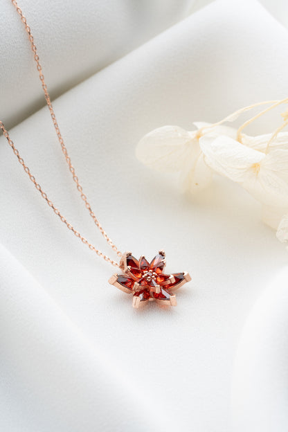 925 Ayar Gümüş Garnet Taşlı Lotus Çiçeği Kolye