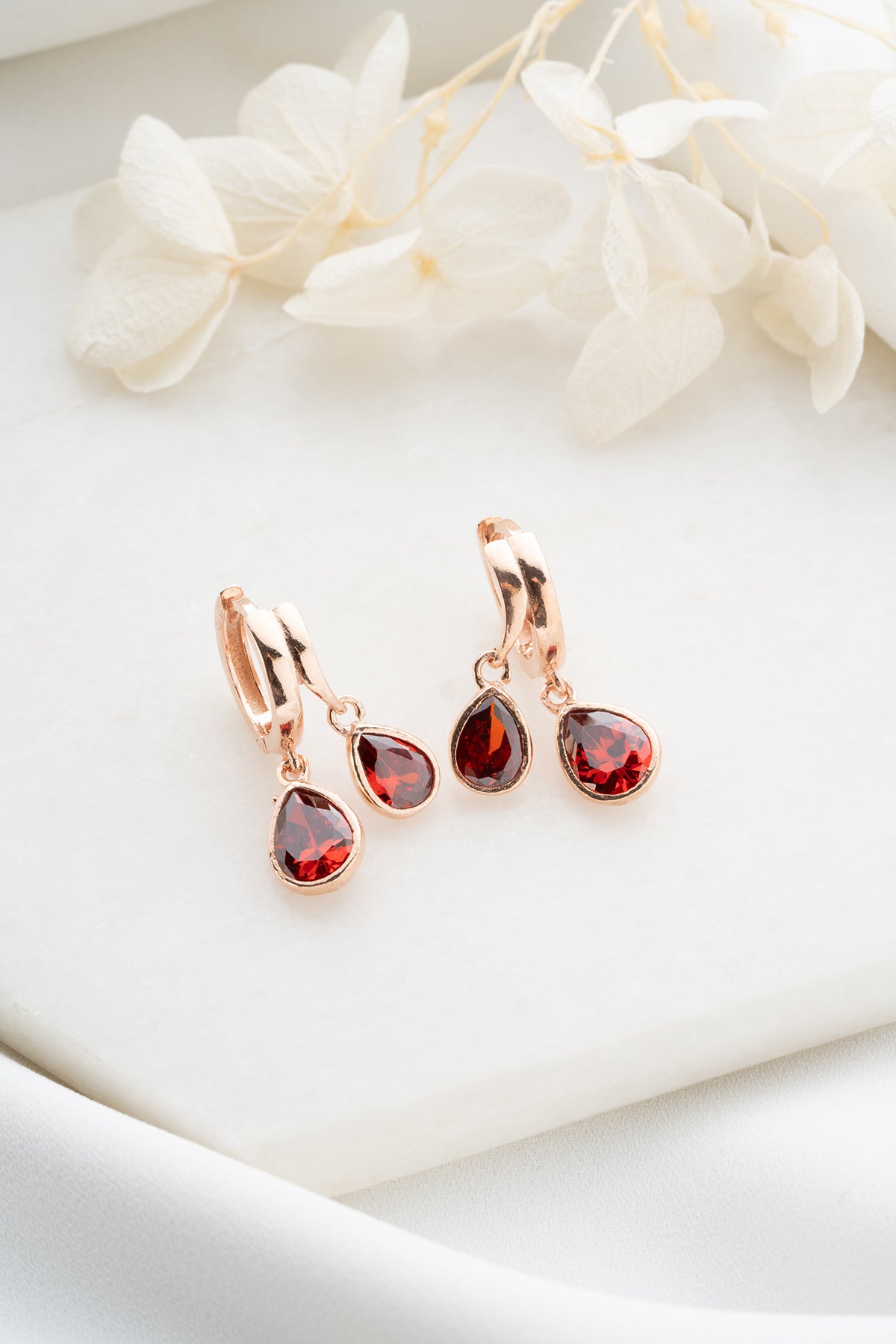 925 Ayar Gümüş Garnet Taşlı Damla Sallantı Küpe