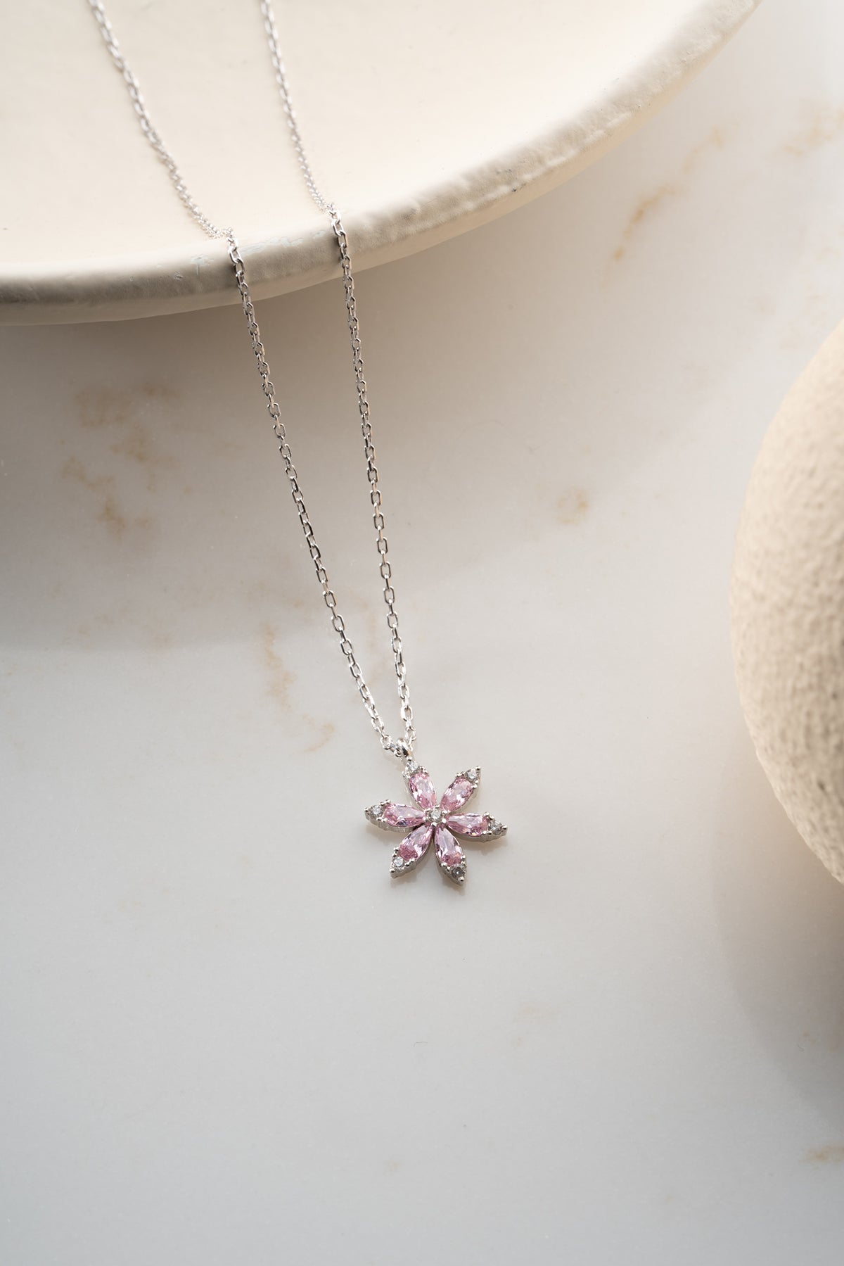 925 Ayar Gümüş Pembe Taşlı Lotus Çiçeği Kolye