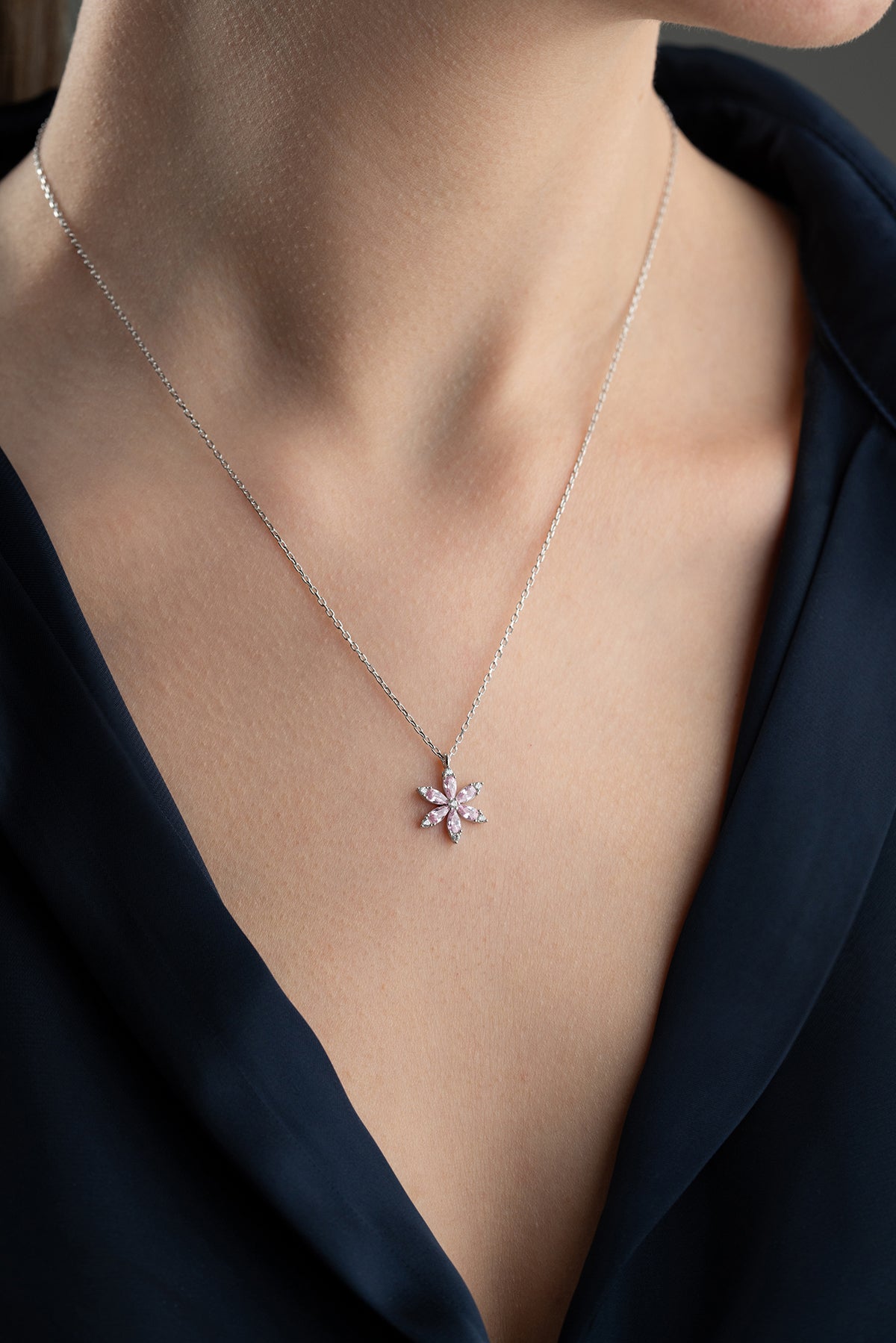925 Ayar Gümüş Pembe Taşlı Lotus Çiçeği Kolye