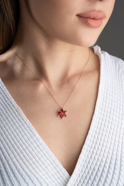 925 Ayar Gümüş Garnet Taşlı Lotus Çiçeği Kolye