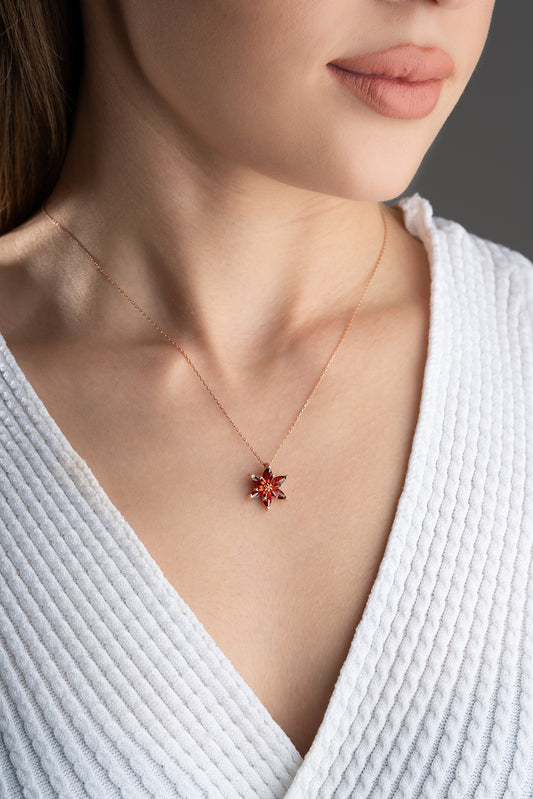 925 Ayar Gümüş Garnet Taşlı Lotus Çiçeği Kolye