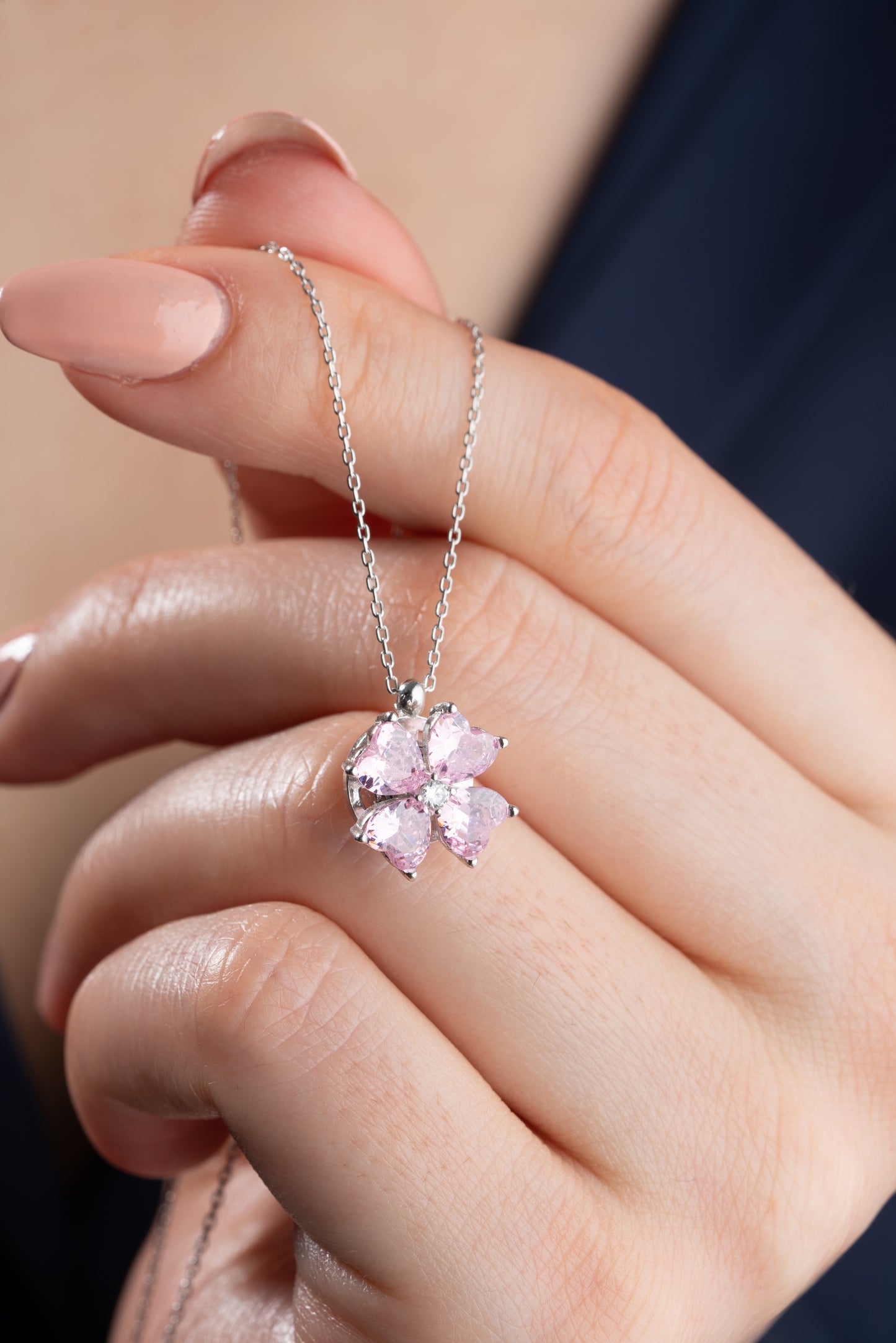 924 Ayar Gümüş Pembe Zirkon Kalp Taşlı Yonca Kolye