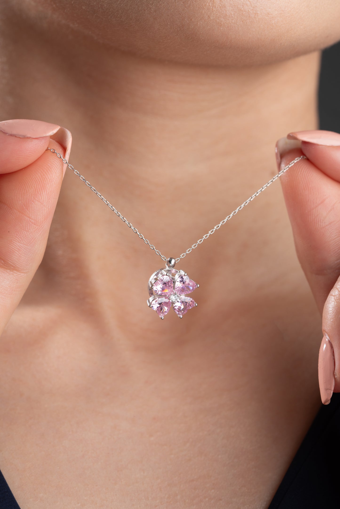 924 Ayar Gümüş Pembe Zirkon Kalp Taşlı Yonca Kolye