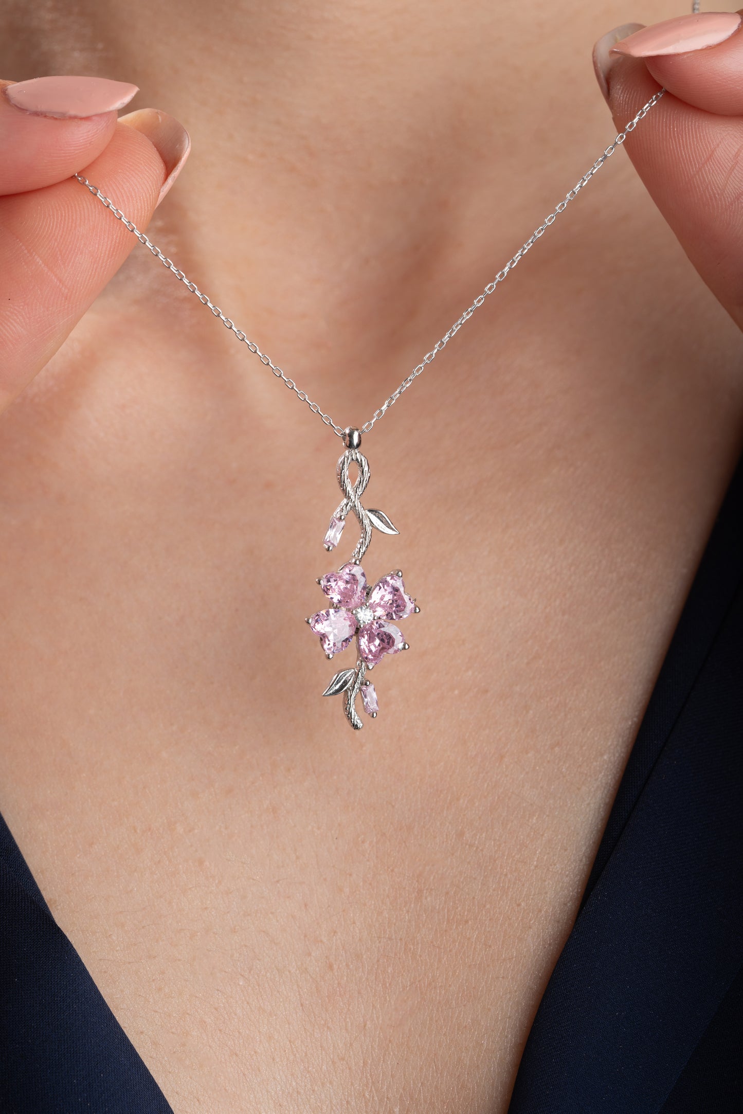 924 Ayar Gümüş Pembe Zirkon Kalp Taşlı Yonca Kolye