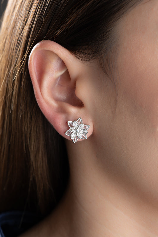 925 Ayar Gümüş Mekik Taşlı Çivili Çiçek Küpe