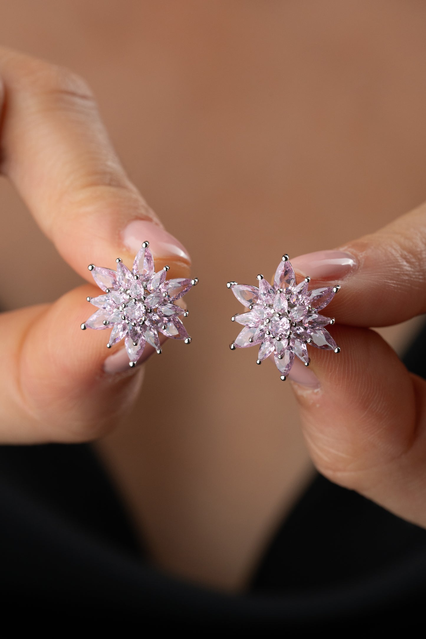 925 Ayar Gümüş Pembe Taşlı Çivili Lotus Kolye