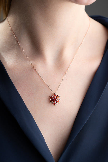 925 Ayar Gümüş Garnet Taşlı Lotus Kolye