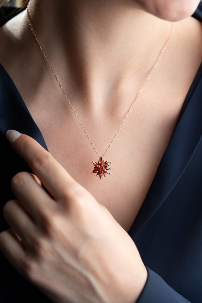 925 Ayar Gümüş Garnet Taşlı Lotus Kolye