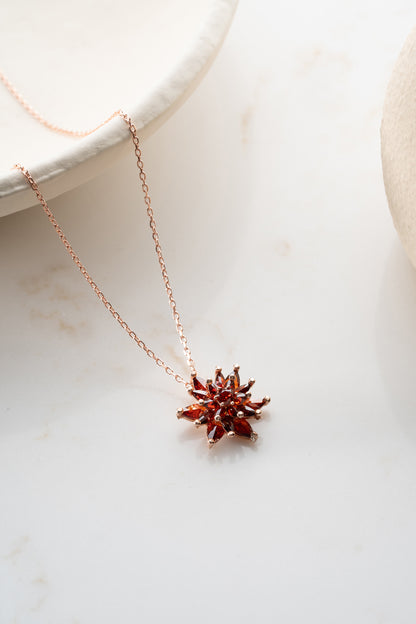 925 Ayar Gümüş Garnet Taşlı Lotus Kolye