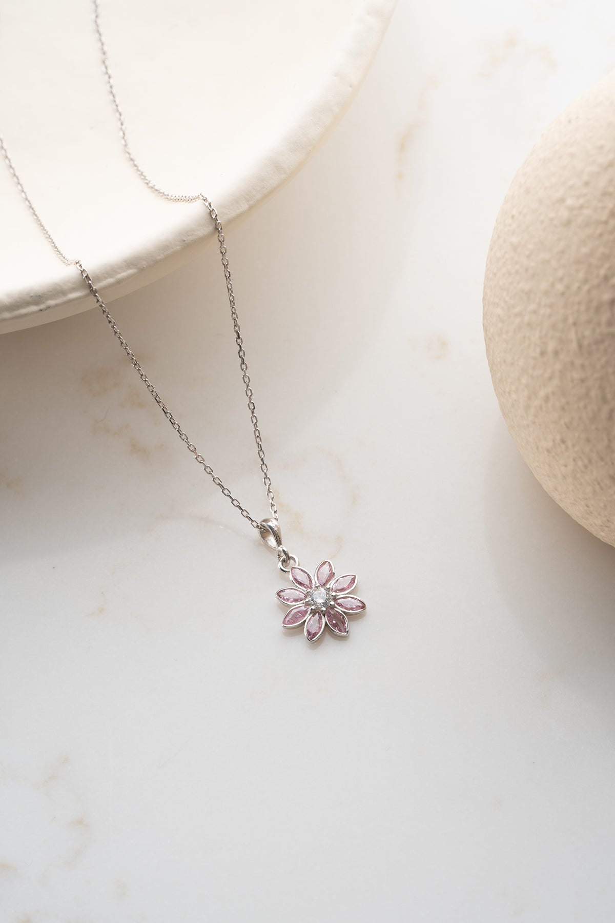 925 Ayar Gümüş Pembe Zirkon Taşlı Çiçek Kolye