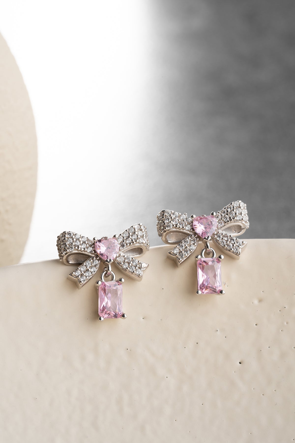 925 Ayar Gümüş Pembe Baget Taşlı Kurdale Küpe
