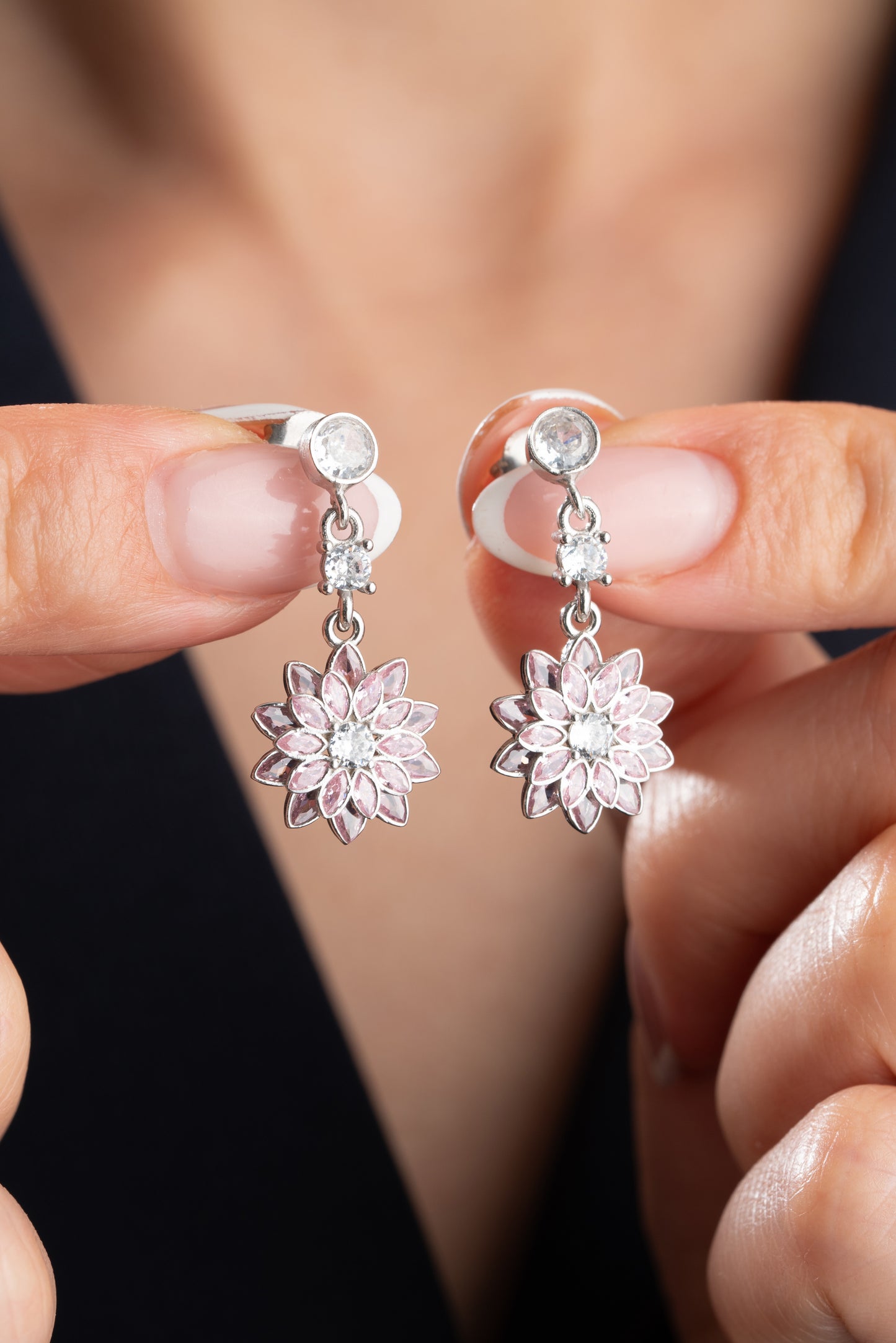 925 Ayar Gümüş Pembe Taşlı Lotus Çiçeği Çivili Küpe