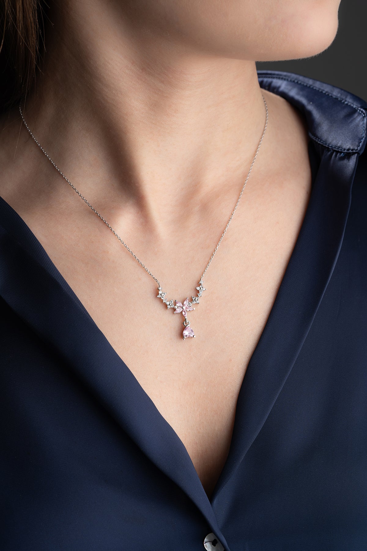 925 Ayar Gümüş Pembe Zirkon Taşlı Kalp Sallantılı Kolye
