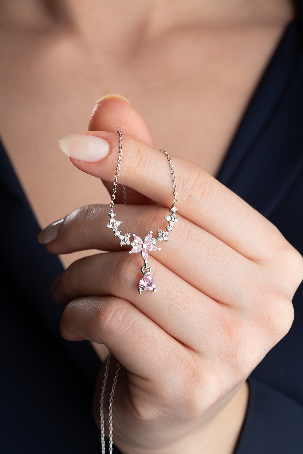 925 Ayar Gümüş Pembe Zirkon Taşlı Kalp Sallantılı Kolye